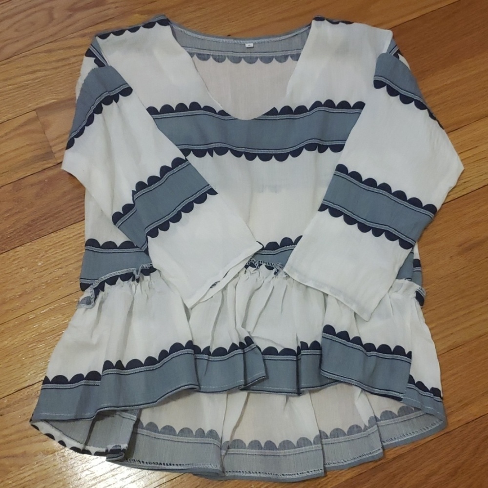 Adorable blue/white babydoll top 🌼